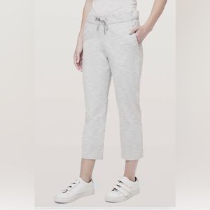 Lululemon On The Fly Crop - size 4